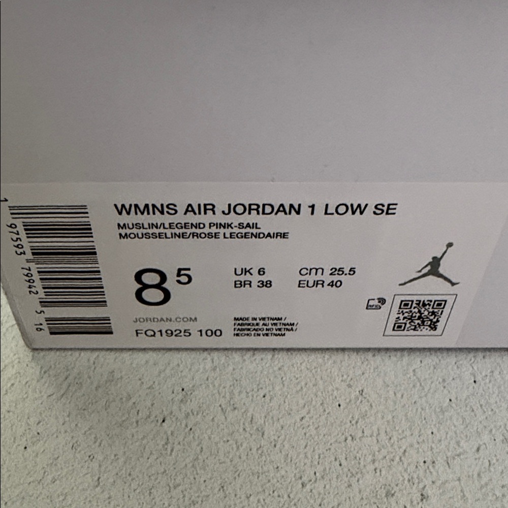 Women’s Nike Air Jordan 1 Low SE - Picture 14 of 14